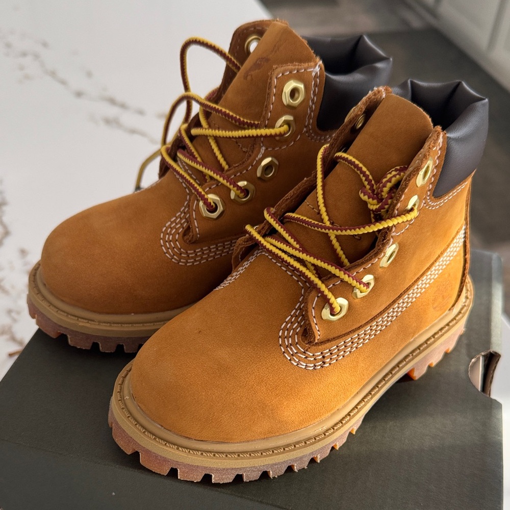 NEW Timberland Wheat Boots Toddler Size 6.5 Classic Lace Up